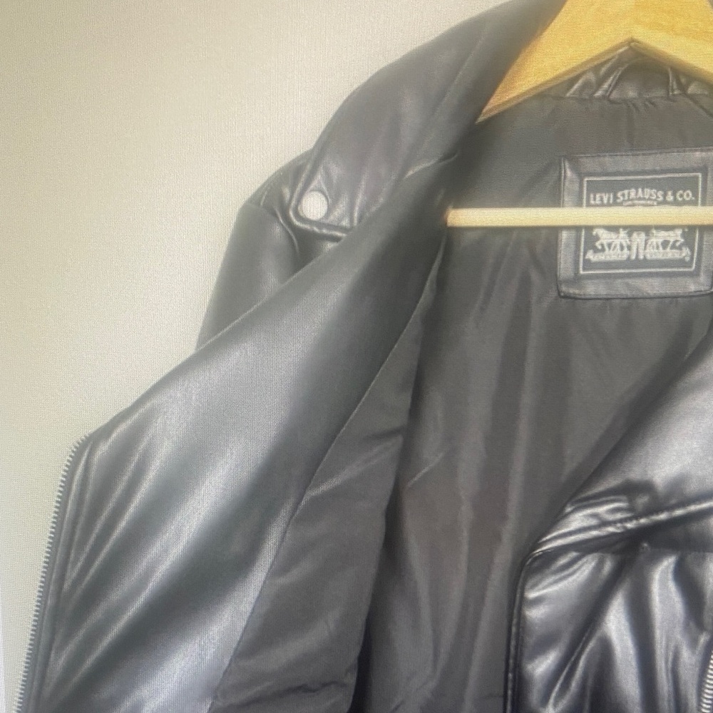 Levi’s Black Faux Leather Moto Puffer Jacket Women’s Sm Biker Streetwear Coat - Picture 6 of 12